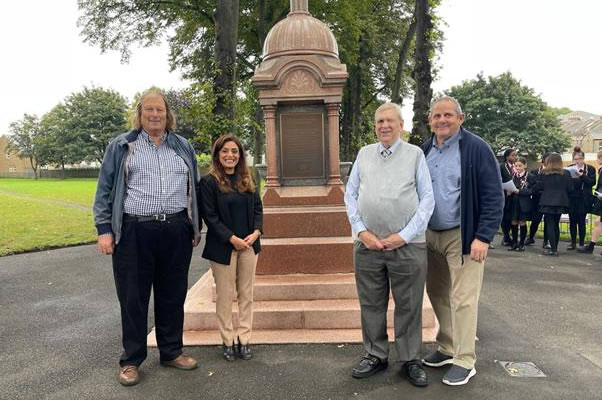 Councillors by Brentford Fountain