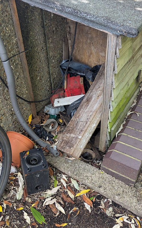 Rubbish by the river 