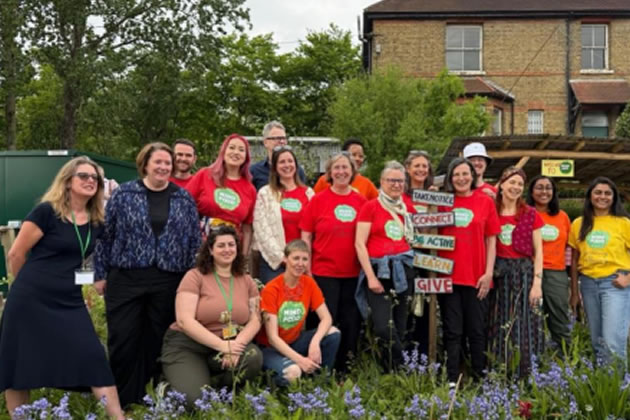 MindFood supporters at the garden party