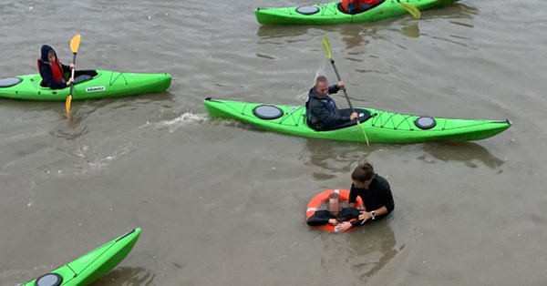 Kayakers rescue woman who fell into Thames from Hammersmith Bridge