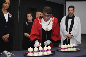 mayor of hounslow lights candle on holocaust memorial day